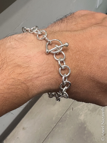 Toggle bracelet, a bracelet of linked rings with a toggle that is passed through the last ring to secure it